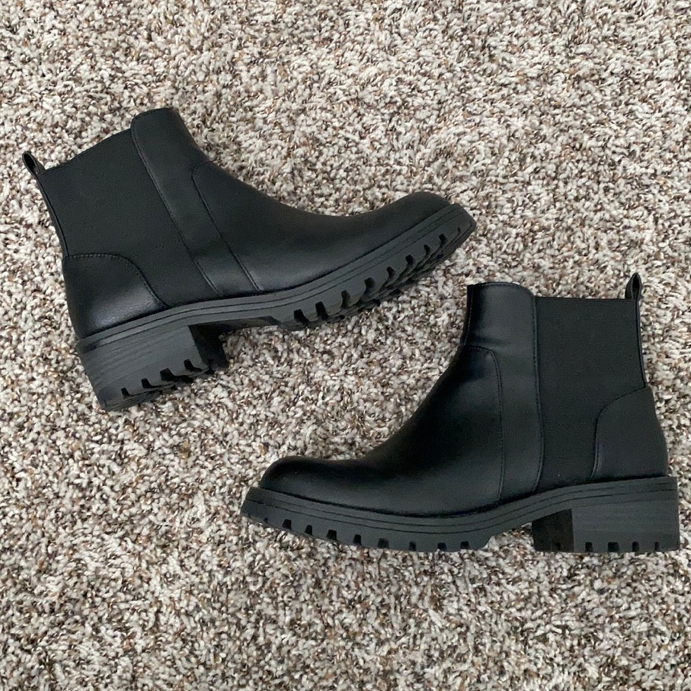 Universal Thread Chelsea Boot